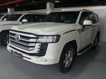 تويوتا  لاند كروزر  جي اكس ار توين توربو  2022  اوتوماتيك  200,000 كم  6 سلندر  دفع رباعي  اس يو في  أبيض