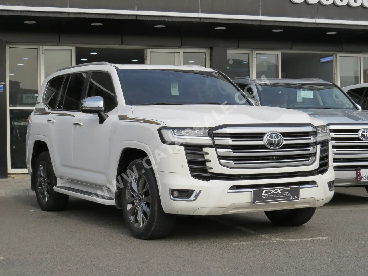 Toyota  Land Cruiser  VXR Twin Turbo  2022  Automatic  77,000 Km  6 Cylinder  Four Wheel Drive (4WD)  SUV  White
