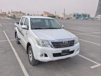 Toyota  Hilux  2013  Automatic  212,000 Km  4 Cylinder  Four Wheel Drive (4WD)  Pick Up  White