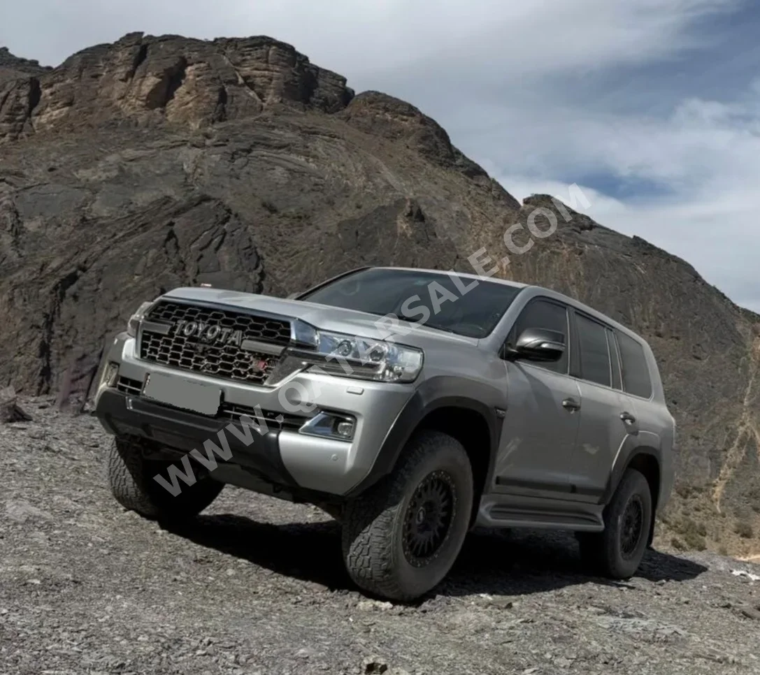 Toyota Land Cruiser VXR - TRD 2018 Automatic 154,400 Km 8 Cylinder Four Wheel Drive (4WD) SUV Silver