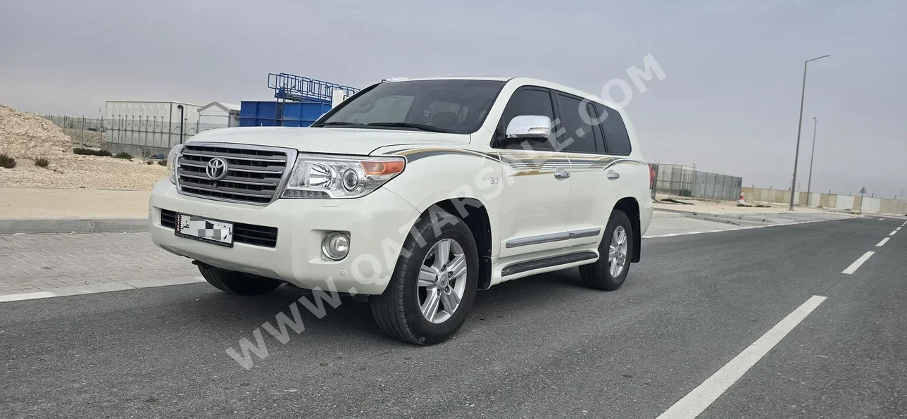 Toyota  Land Cruiser  VXR  2015  Automatic  274,000 Km  8 Cylinder  Four Wheel Drive (4WD)  SUV  White