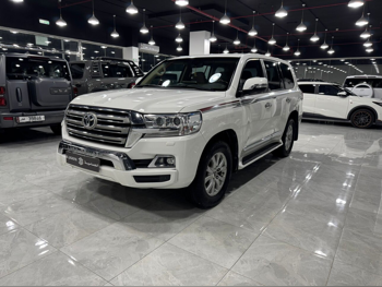 تويوتا  لاند كروزر  جي اكس ار  2021  اوتوماتيك  174,000 كم  8 سلندر  دفع رباعي  اس يو في  أبيض