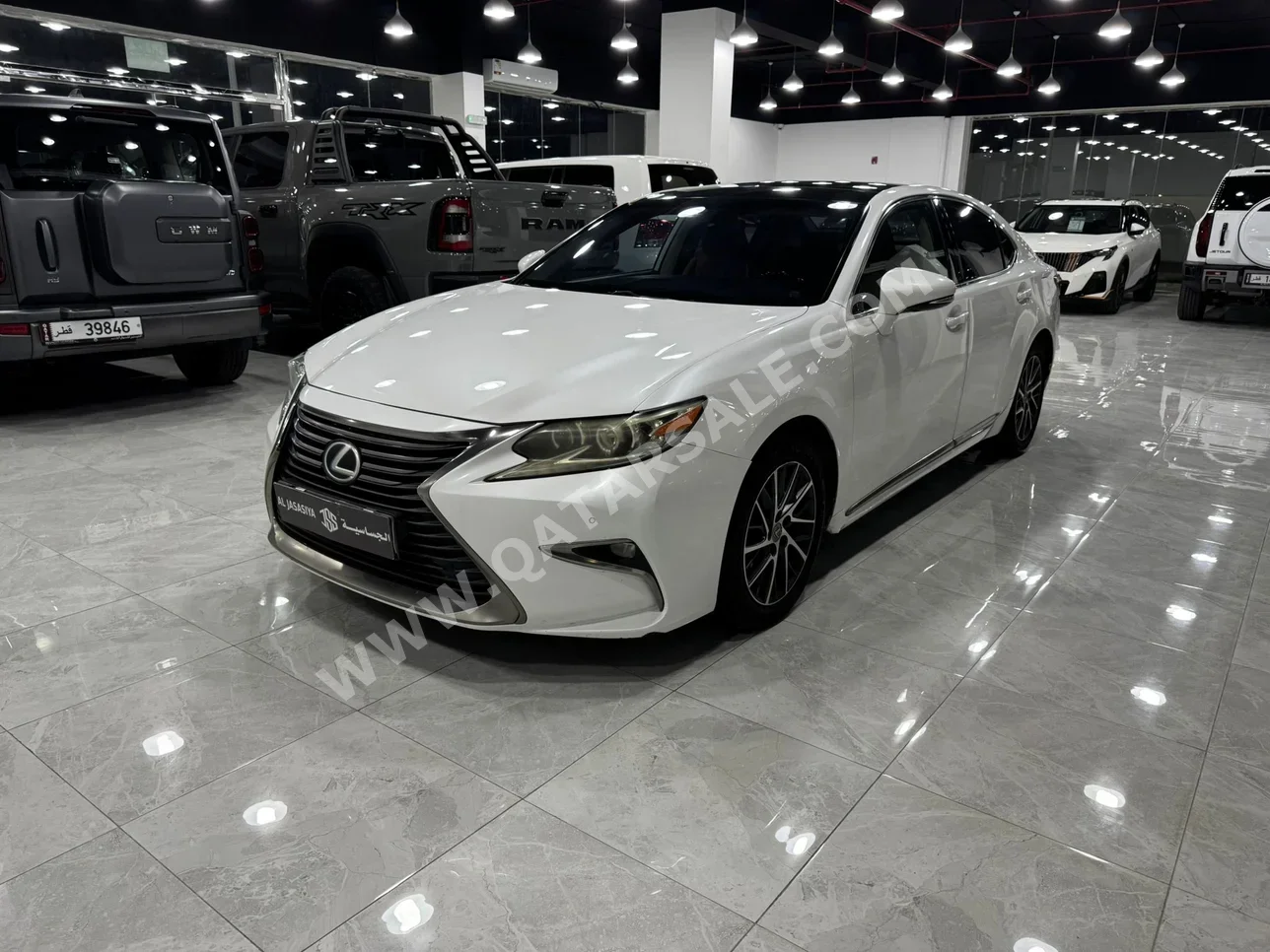 Lexus ES 350 2017 Automatic 254,000 Km 6 Cylinder Rear Wheel Drive (RWD) Sedan White
