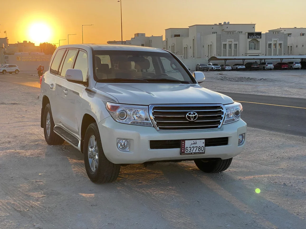 تويوتا  لاند كروزر  جي اكس  2015  اوتوماتيك  245,000 كم  6 سلندر  دفع رباعي  اس يو في  أبيض