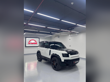 Land Rover  Defender  2021  Automatic  131,000 Km  6 Cylinder  Four Wheel Drive (4WD)  SUV  White