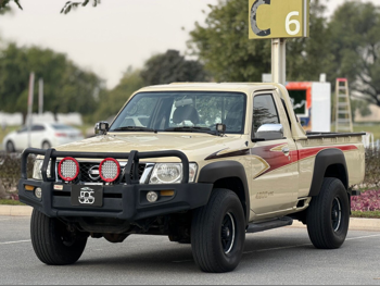 نيسان  باترول  بيك اب  2015  عادي  252,000 كم  6 سلندر  دفع رباعي  بيكب  بيج