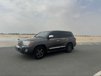 Toyota  Land Cruiser  GXR  2012  Automatic  305,000 Km  8 Cylinder  Four Wheel Drive (4WD)  SUV  Gray