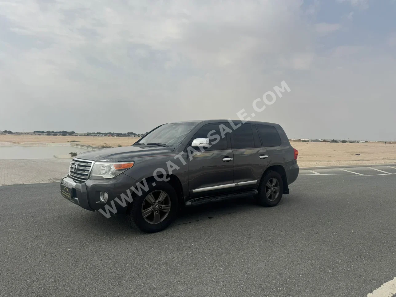 Toyota  Land Cruiser  GXR  2012  Automatic  305,000 Km  8 Cylinder  Four Wheel Drive (4WD)  SUV  Gray