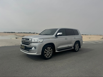 Toyota  Land Cruiser  VXR  2019  Automatic  150,000 Km  8 Cylinder  Four Wheel Drive (4WD)  SUV  Silver