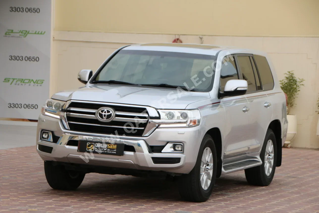 Toyota  Land Cruiser  GXR  2020  Automatic  153,000 Km  8 Cylinder  Four Wheel Drive (4WD)  SUV  Silver