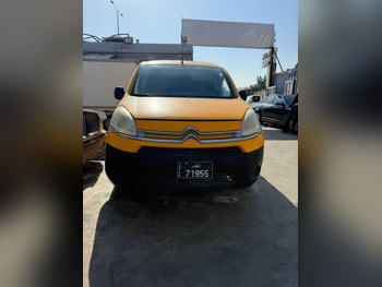 ستروين  بيرلينغو  2015  عادي  200,000 كم  4 سلندر  دفع خلفي  فان \ باص  أصفر