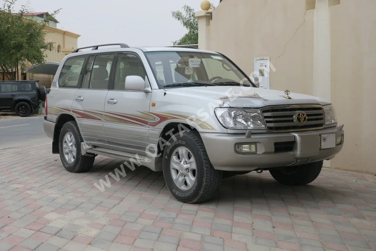 Toyota  Land Cruiser  GXR  2005  Manual  68,000 Km  6 Cylinder  Four Wheel Drive (4WD)  SUV  Silver