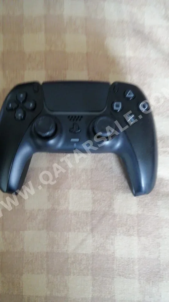 ملحقات اجهزة العاب الفيديو جهاز تحكم - سوني - بلاي ستيشن 5 - أسود
