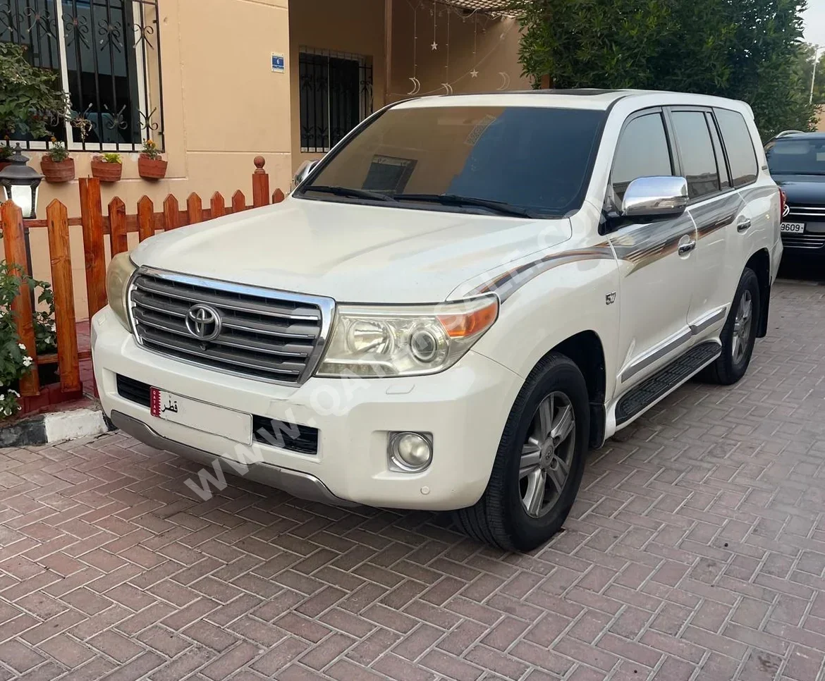 Toyota  Land Cruiser  VXR  2014  Automatic  255,000 Km  8 Cylinder  Four Wheel Drive (4WD)  SUV  White