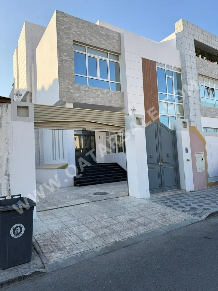 سكن عائلي - غير مفروشة - الدوحة - نعيجة - 7 غرف نوم