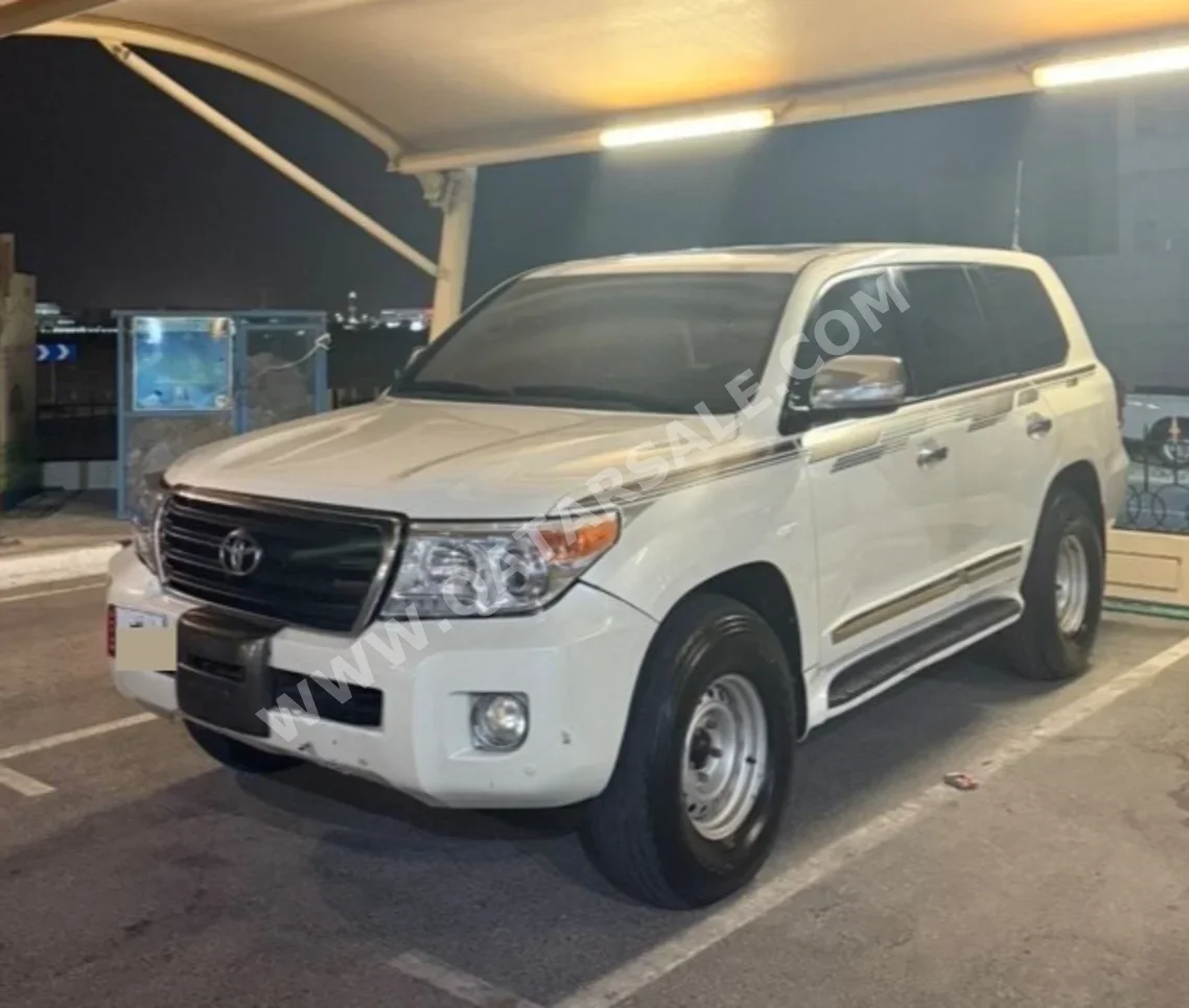 Toyota  Land Cruiser  GXR  2012  Automatic  567,000 Km  8 Cylinder  Four Wheel Drive (4WD)  Fridge  Pearl