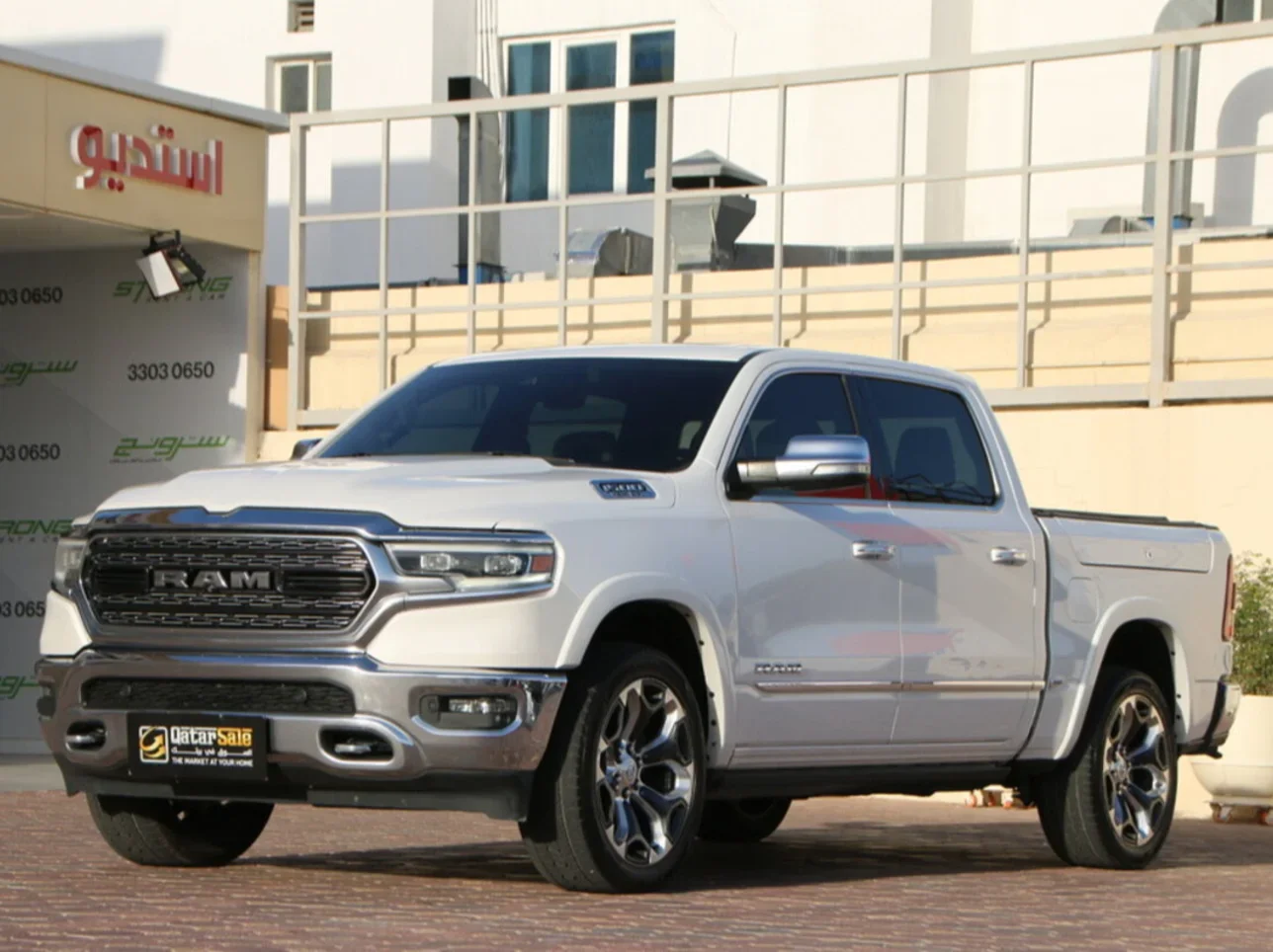 دودج رام لميتد 2020 اوتوماتيك 150,000 كم 8 سلندر دفع رباعي بيكب أبيض