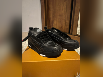 أحذية لويس فيتون  أسود مقاس 42  ايطاليا  رجالي