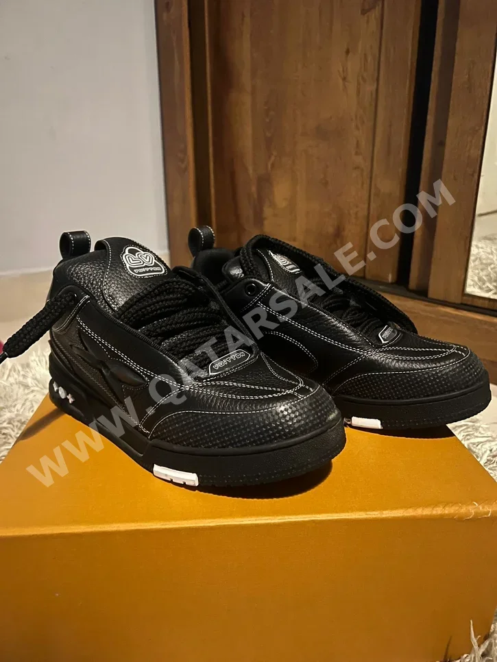 Shoes Louis Vuitton  Black Size 42  Italy  Men
