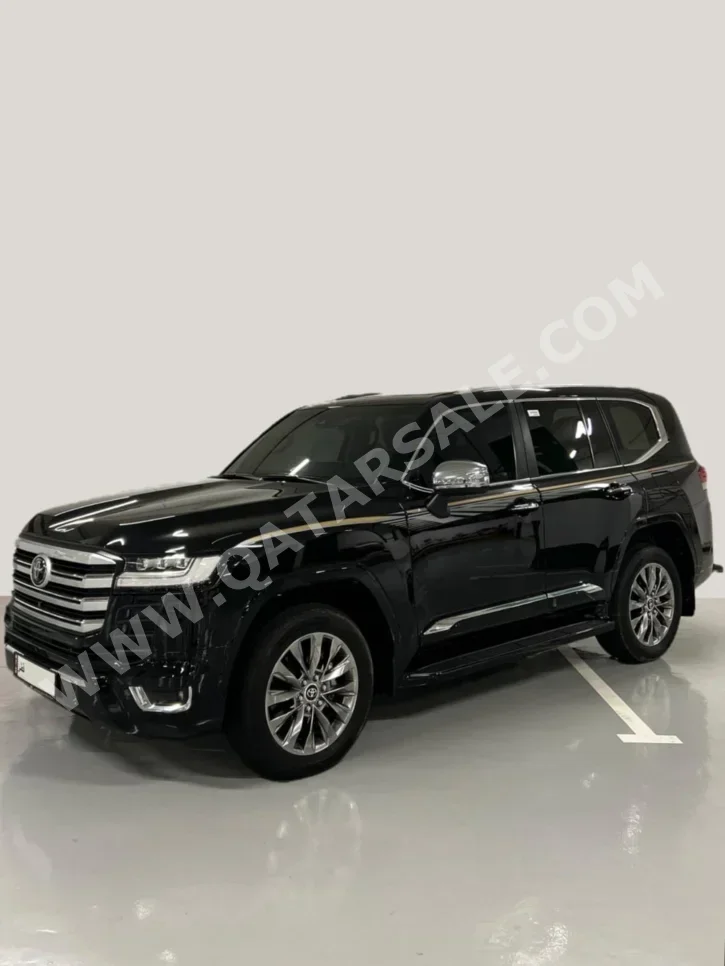Toyota  Land Cruiser  VXR Twin Turbo  2023  Automatic  40,000 Km  6 Cylinder  Four Wheel Drive (4WD)  SUV  Black  With Warranty