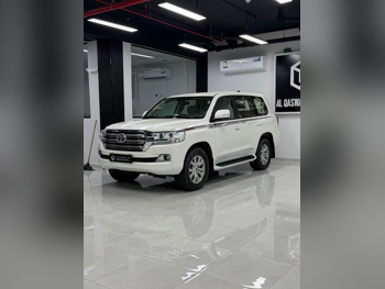 تويوتا  لاند كروزر  جي اكس ار  2021  اوتوماتيك  188,000 كم  8 سلندر  دفع رباعي  اس يو في  أبيض