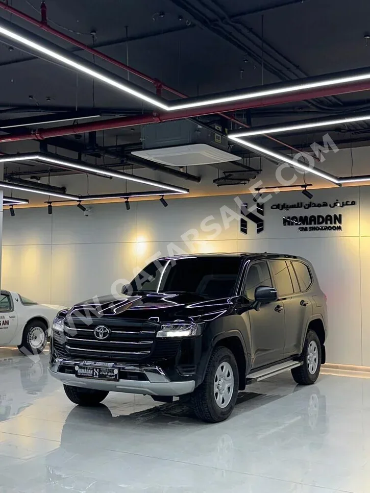 تويوتا  لاند كروزر  جي اكس  2024  اوتوماتيك  62,000 كم  6 سلندر  دفع رباعي  اس يو في  أسود  تحت الضمان