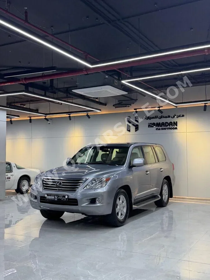 لكزس  ال اكس  570  2010  اوتوماتيك  370,000 كم  8 سلندر  دفع رباعي  اس يو في  رمادي