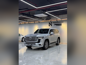 تويوتا  لاند كروزر  جي اكس ار توين توربو  2024  اوتوماتيك  32,000 كم  6 سلندر  دفع رباعي  اس يو في  فضي  تحت الضمان
