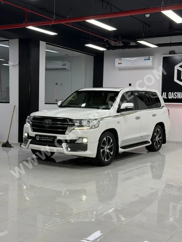 تويوتا لاند كروزر في اكس ار 2020 اوتوماتيك 239,000 كم 8 سلندر دفع رباعي اس يو في أبيض