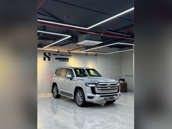 تويوتا  لاند كروزر  جي اكس ار توين توربو  2022  اوتوماتيك  169,000 كم  6 سلندر  دفع رباعي  اس يو في  فضي