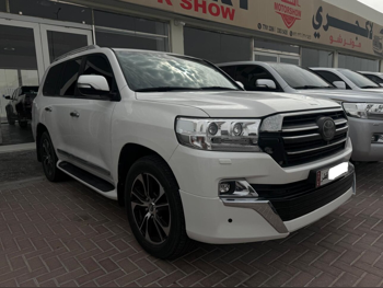 تويوتا  لاند كروزر  في اكس ار  2020  اوتوماتيك  81,000 كم  8 سلندر  دفع رباعي  اس يو في  أبيض