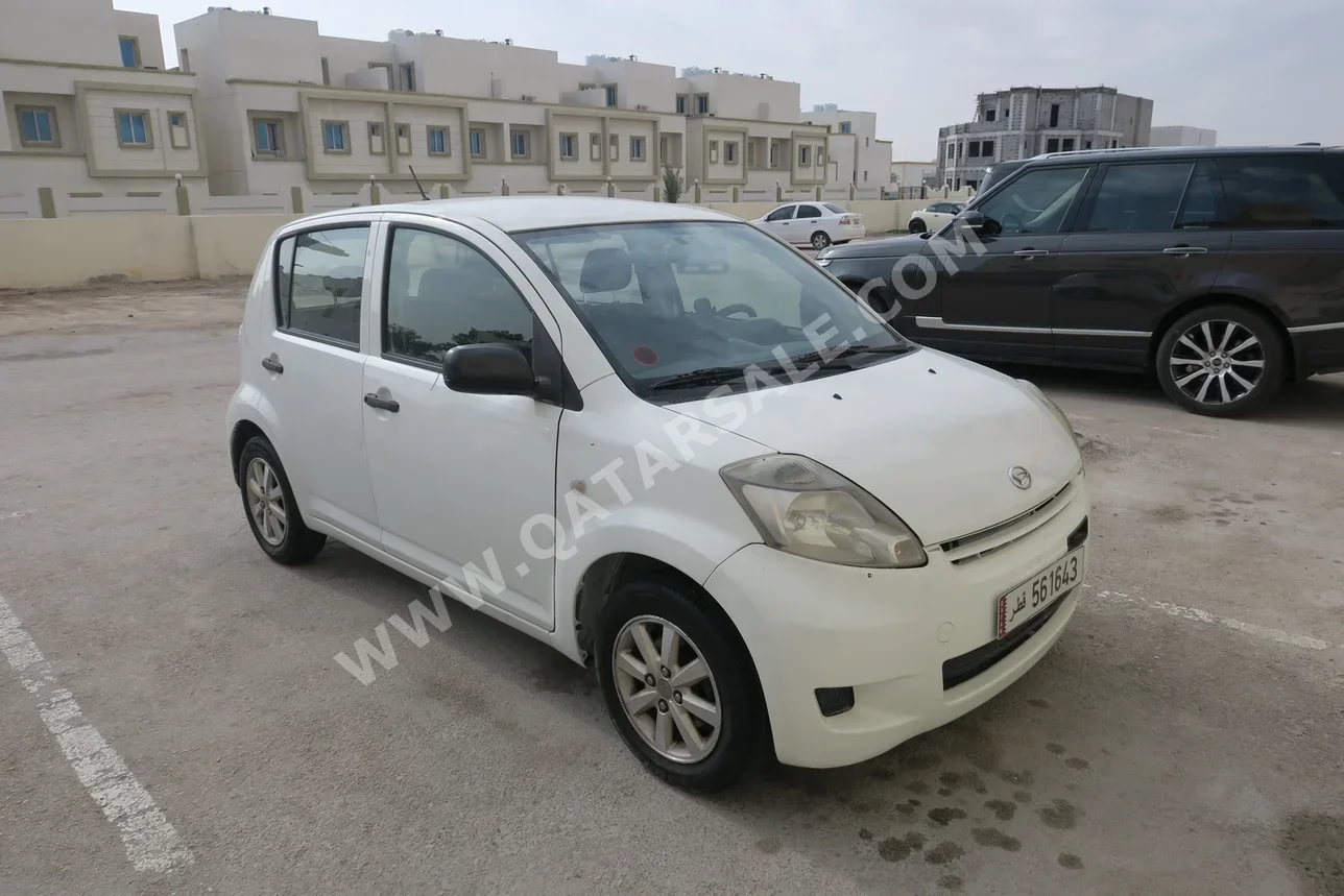 دايهاتسو  سيريون  2013  اوتوماتيك  177,000 كم  4 سلندر  سحب امامي  هاتشباك  أبيض