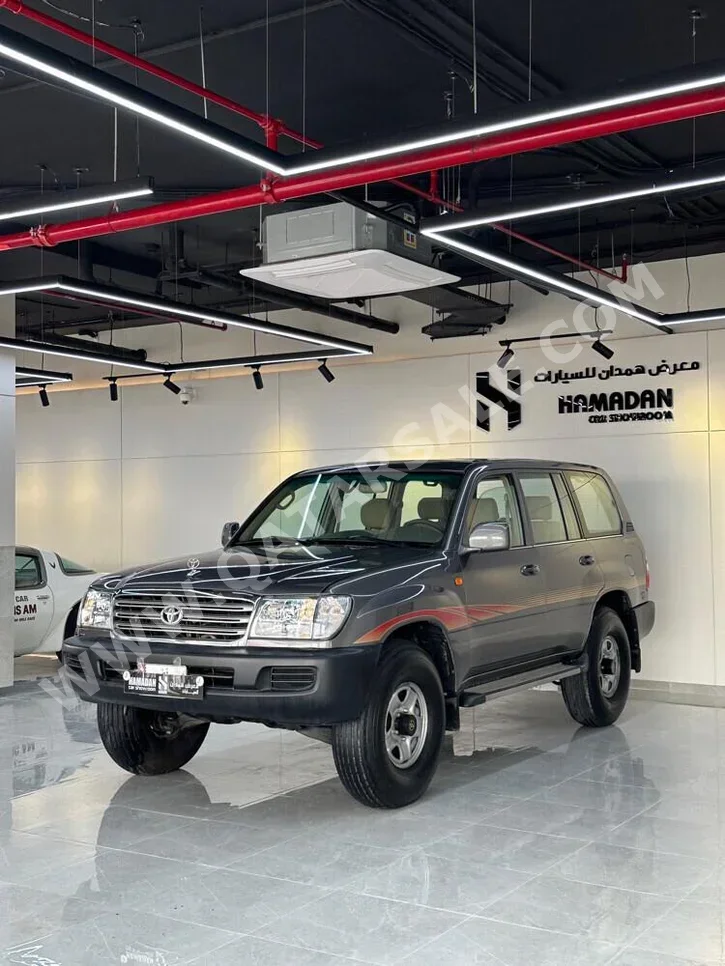 تويوتا  لاند كروزر  جي اكس  2005  عادي  313,000 كم  6 سلندر  دفع رباعي  اس يو في  بترولي