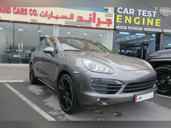 بورش  كيان  اس  2011  اوتوماتيك  165,000 كم  8 سلندر  دفع رباعي  اس يو في  رمادي