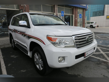 Toyota  Land Cruiser  GXR  2013  Automatic  285,000 Km  8 Cylinder  Four Wheel Drive (4WD)  SUV  White