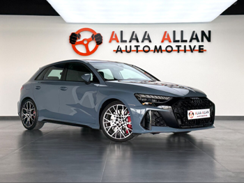 اودي  أر أس  3  2025  اوتوماتيك  4,500 كم  5 سلندر  دفع كلي مستمر  سيدان  رمادي  تحت الضمان