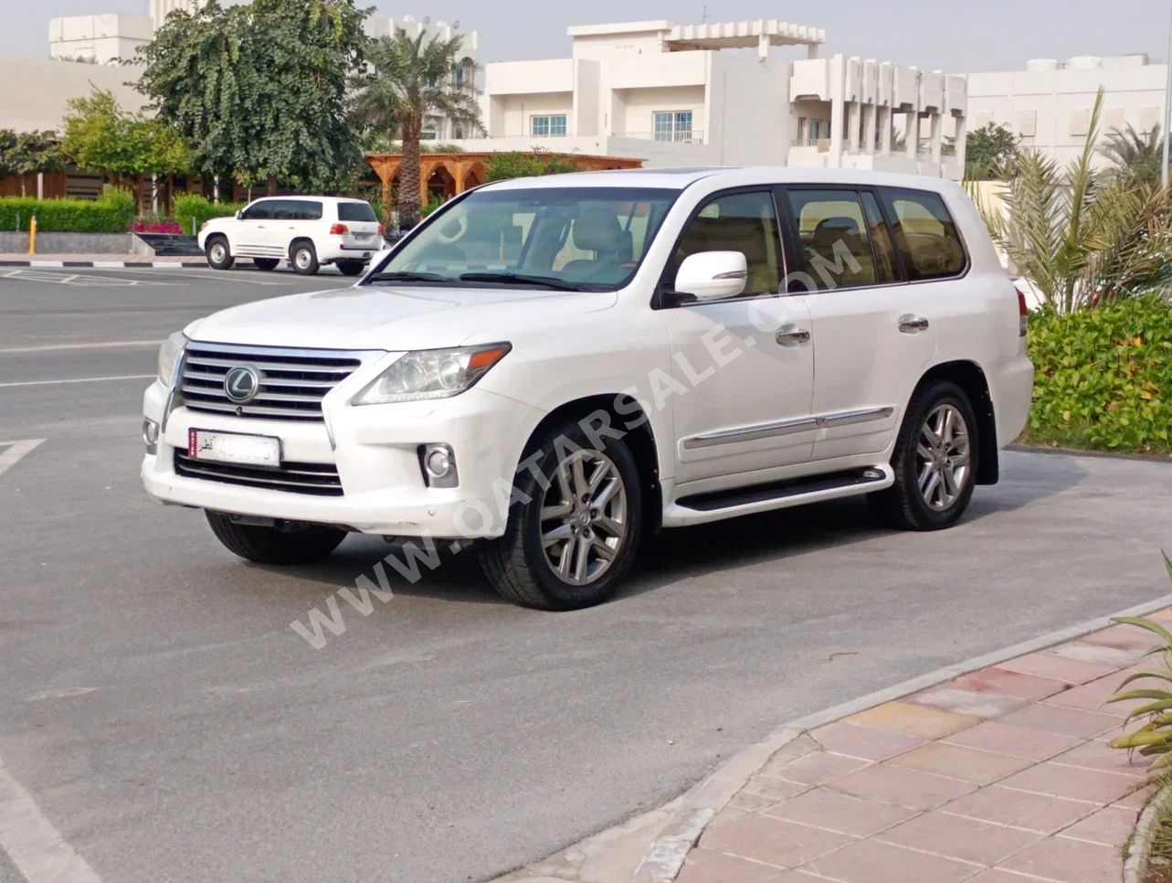 لكزس  ال اكس  570  2012  اوتوماتيك  400,000 كم  8 سلندر  دفع رباعي  اس يو في  أبيض