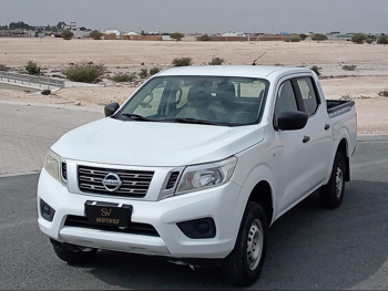 Nissan  Navara  2017  Manual  213,000 Km  4 Cylinder  Rear Wheel Drive (RWD)  Pick Up  White