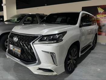 Lexus  LX  570 S  2016  Automatic  208,000 Km  8 Cylinder  Four Wheel Drive (4WD)  SUV  White