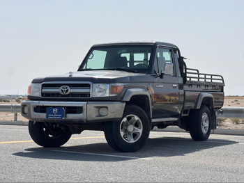 Toyota  Land Cruiser  LX  2021  Manual  200,000 Km  6 Cylinder  Four Wheel Drive (4WD)  Pick Up  Gray