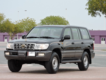 Toyota  Land Cruiser  VXR  2007  Manual  500,000 Km  8 Cylinder  Four Wheel Drive (4WD)  SUV  Black