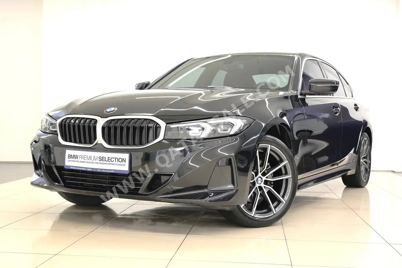 بي ام دبليو الفئة - الثالثة 320i 2023 اوتوماتيك 33,200 كم 4 سلندر دفع خلفي سيدان أسود تحت الضمان