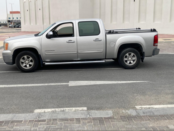 جي ام سي  سييرا  اس ال اي  2011  اوتوماتيك  186,000 كم  8 سلندر  دفع رباعي  بيكب  فضي