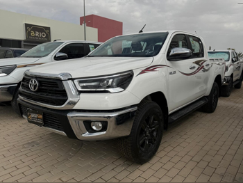 Toyota  Hilux  SR5  2026  Automatic  0 Km  4 Cylinder  Four Wheel Drive (4WD)  Pick Up  White  With Warranty