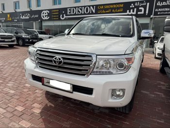 تويوتا  لاند كروزر  في اكس ار  2013  اوتوماتيك  360,000 كم  8 سلندر  دفع رباعي  اس يو في  أبيض