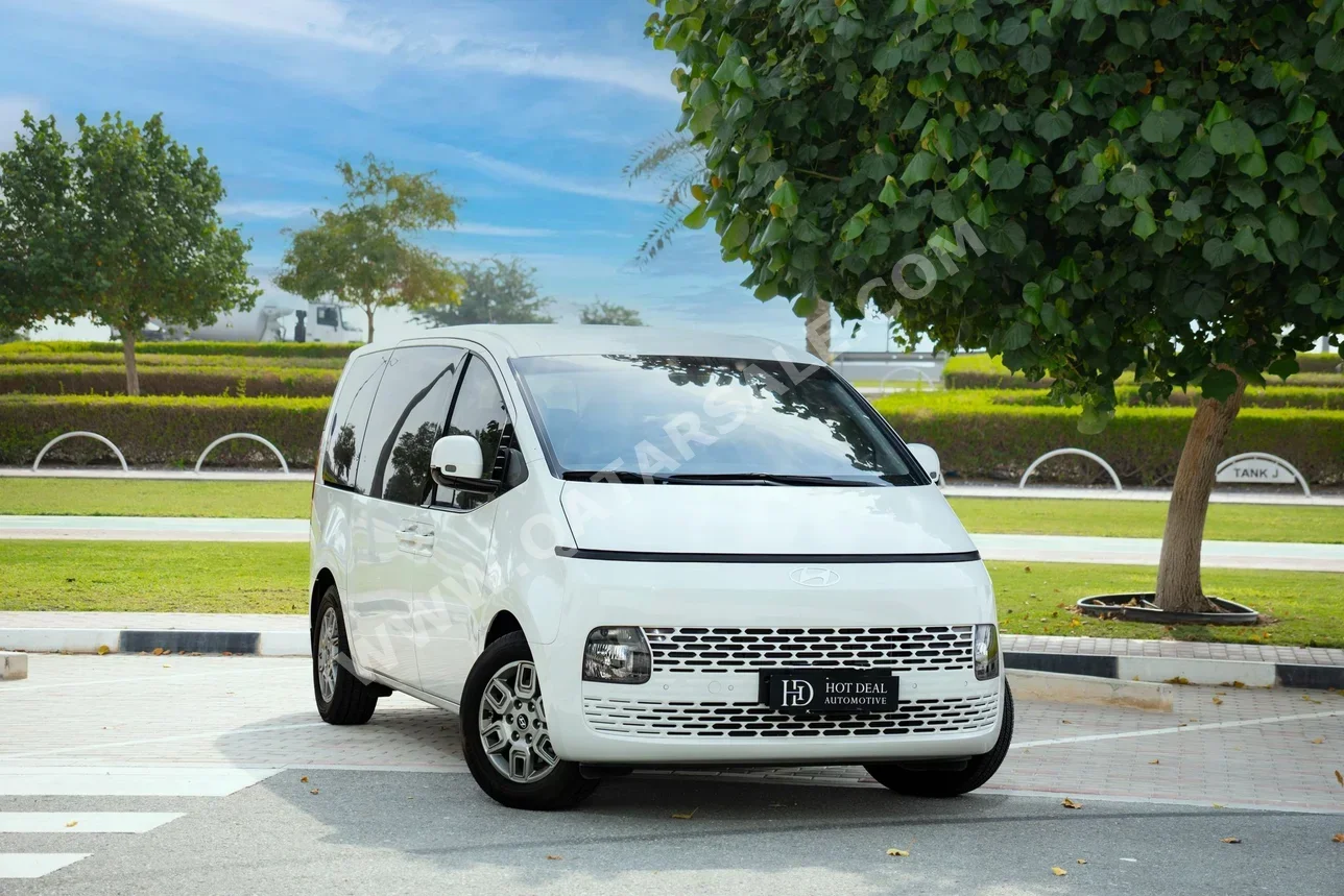 Hyundai  Staria  2025  Automatic  4,000 Km  6 Cylinder  Front Wheel Drive (FWD)  Van / Bus  White  With Warranty