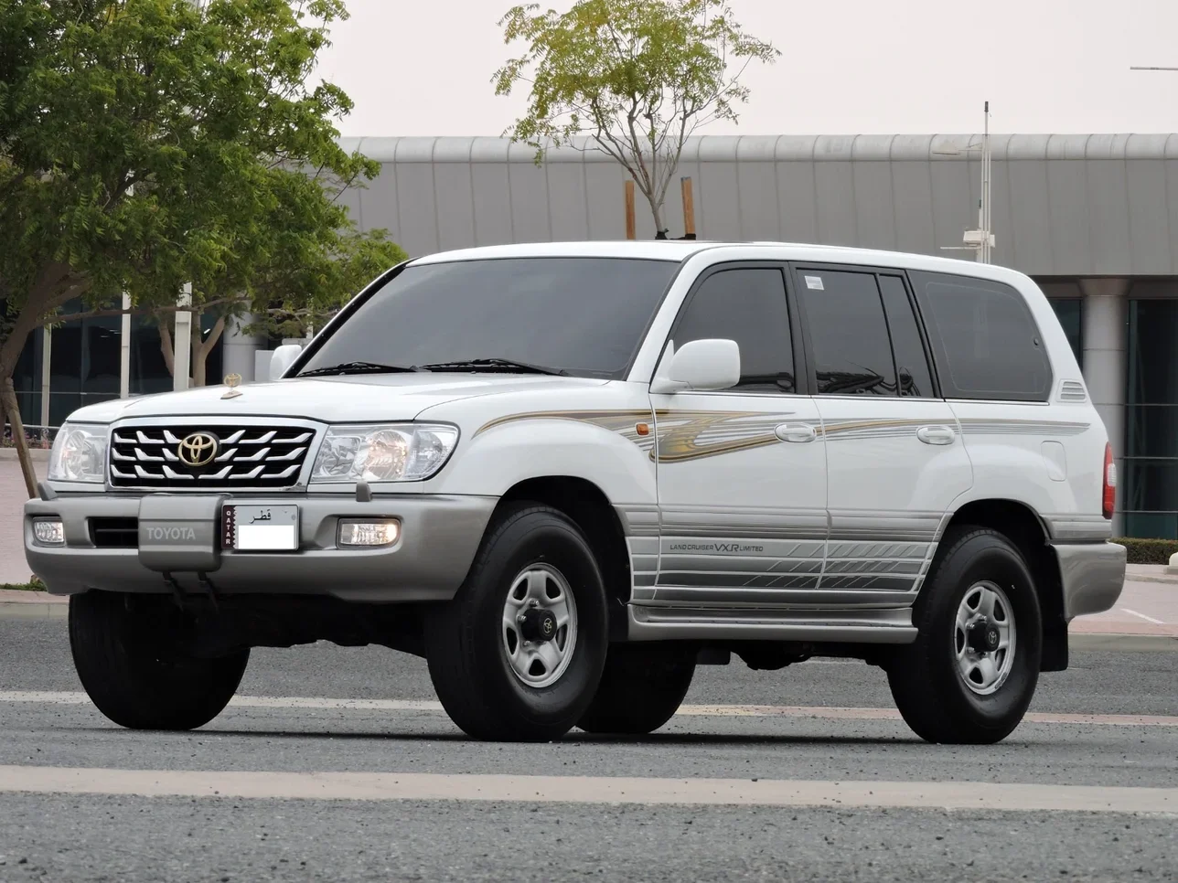 Toyota Land Cruiser VXR 2006 Automatic 370,000 Km 8 Cylinder Four Wheel Drive (4WD) SUV White