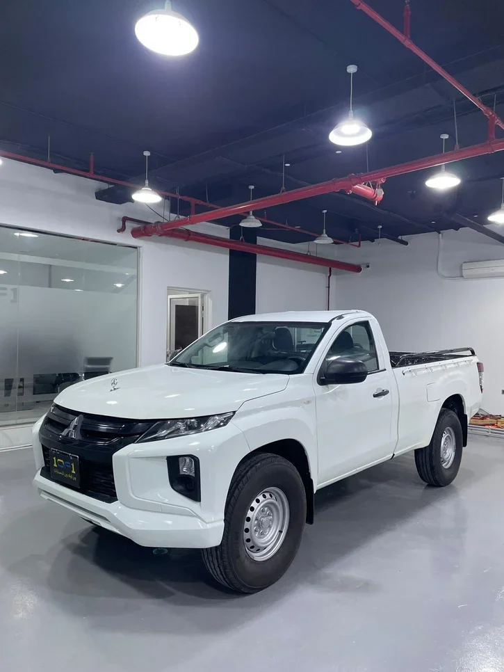 ميتسوبيشي  بيك أب  2023  عادي  56,000 كم  4 سلندر  دفع رباعي  بيكب  أبيض  تحت الضمان