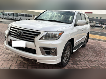 Lexus  LX  570 S  2014  Automatic  353,000 Km  8 Cylinder  Four Wheel Drive (4WD)  SUV  White