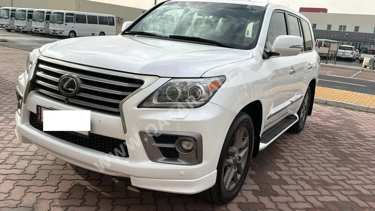 Lexus  LX  570 S  2014  Automatic  353,000 Km  8 Cylinder  Four Wheel Drive (4WD)  SUV  White